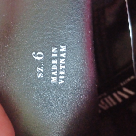 WHITE HOUSE BLACK MARKET VEGAN Leather RUNWAY LEGGINGS NWT 6R, Black - Picture 7 of 9